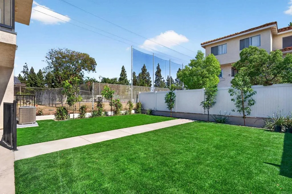 395 N 1St Street, El Cajon, CA 92021 395 N 1St Street, El Cajon, CA 92021