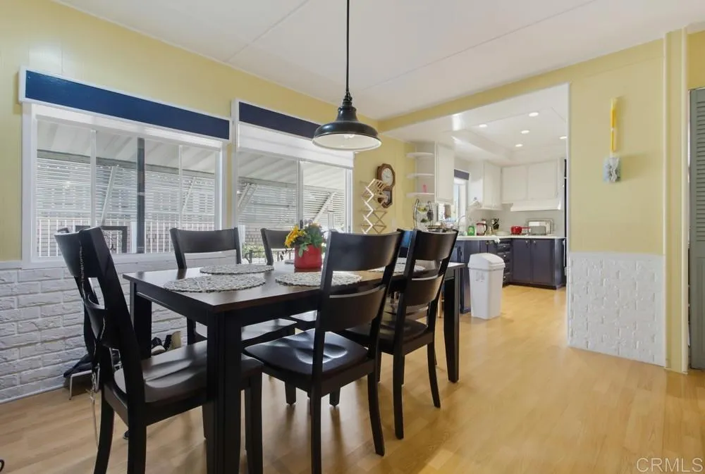 https://cdn.realtyfeed.com/cdn/127/307101007/8409f3c08c19fd363f0c9a56cef0d829.webp