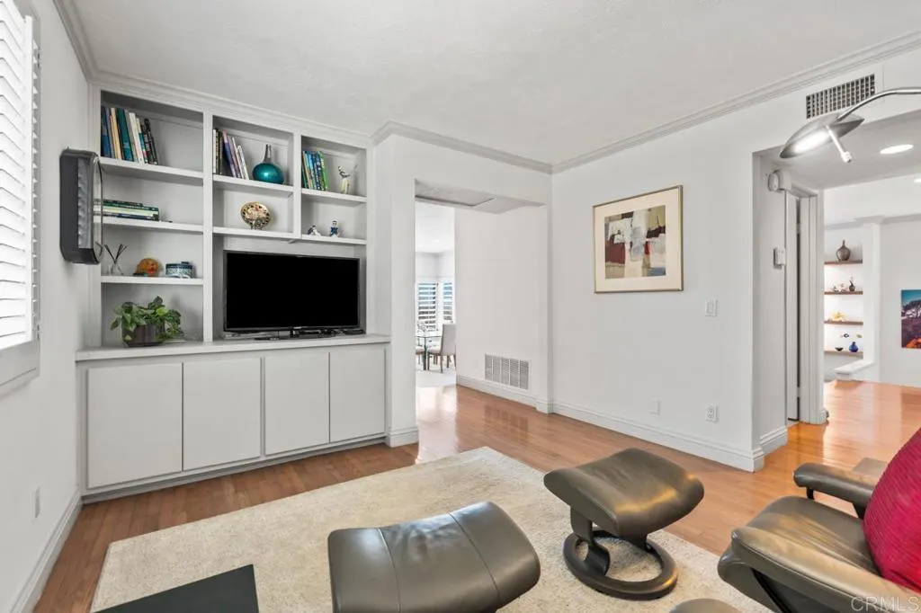 https://cdn.realtyfeed.com/cdn/127/307101075/53a6889eec1d8e4b3c7e6dc73617d166.webp