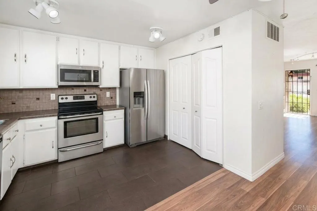https://cdn.realtyfeed.com/cdn/127/307101129/e5bdd9575298391d15147a097a73aa52.webp