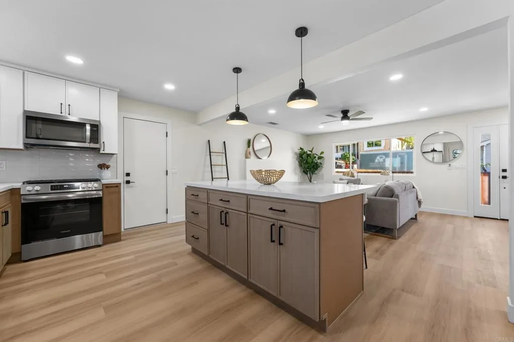 https://cdn.realtyfeed.com/cdn/127/307101131/f350d9f9e773805be46475aae59c9e2a.webp
