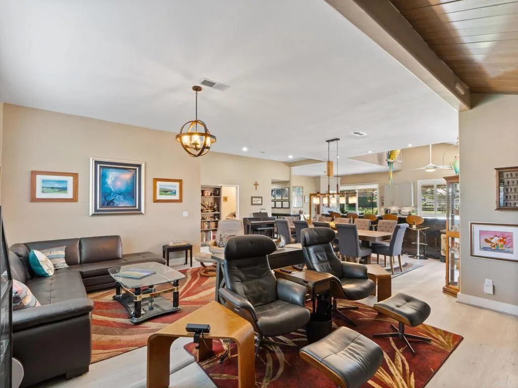 https://cdn.realtyfeed.com/cdn/127/307101174/be1ff24de22f95260290afcf3db411e5.webp