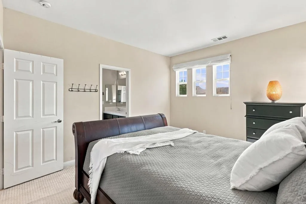 https://cdn.realtyfeed.com/cdn/127/307101203/12faa7f99d49986eba58d90f56be644b.webp