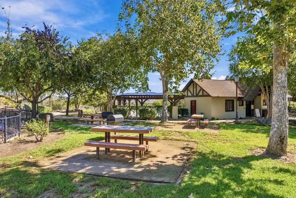 https://cdn.realtyfeed.com/cdn/127/307101203/275c770c26ae084fdecf6539fcc78783.webp