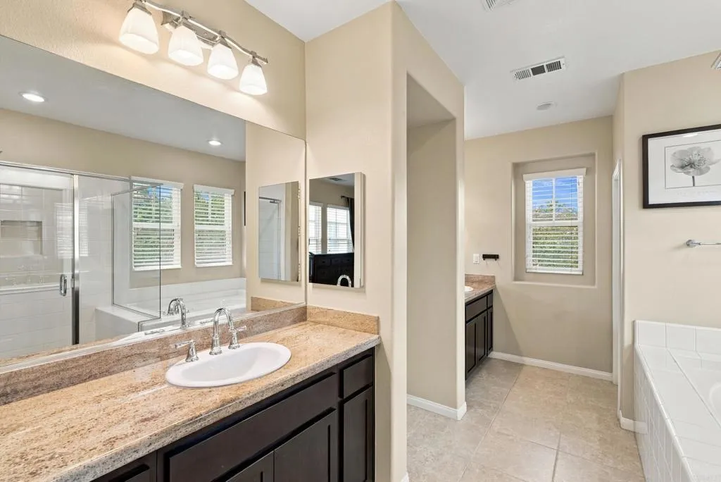 https://cdn.realtyfeed.com/cdn/127/307101203/40d22ef0e3703db1bd5e081bb747cff2.webp