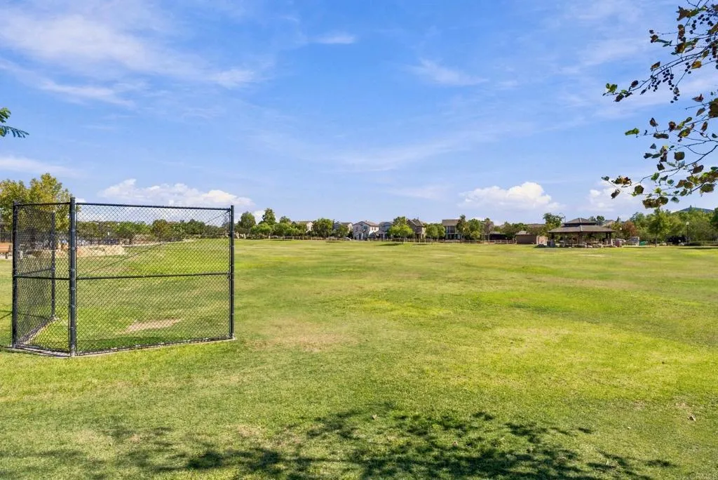 https://cdn.realtyfeed.com/cdn/127/307101203/c6adc8e494bfebf5a59f1d4cdb855071.webp
