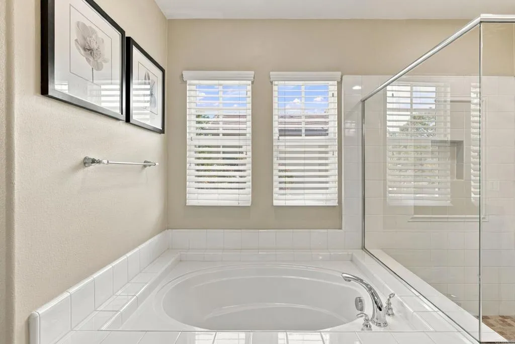 https://cdn.realtyfeed.com/cdn/127/307101203/f169fa5d6a9564f7dd6752d6fe234cf0.webp