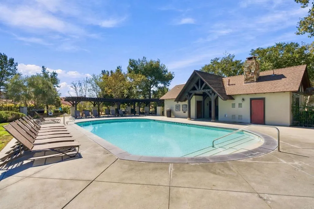 https://cdn.realtyfeed.com/cdn/127/307101203/ff4cd0fdfffab60c6d7cac334a5939b3.webp