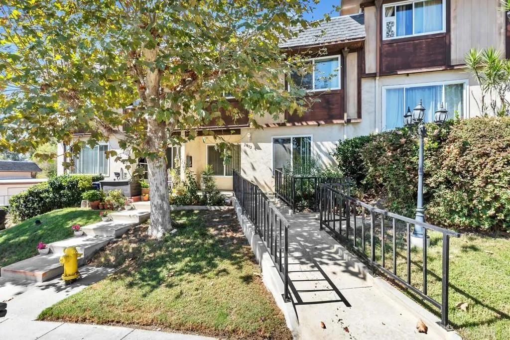 https://cdn.realtyfeed.com/cdn/127/307101221/f116ff33af8c62cceeaffb5988ba4f84.webp