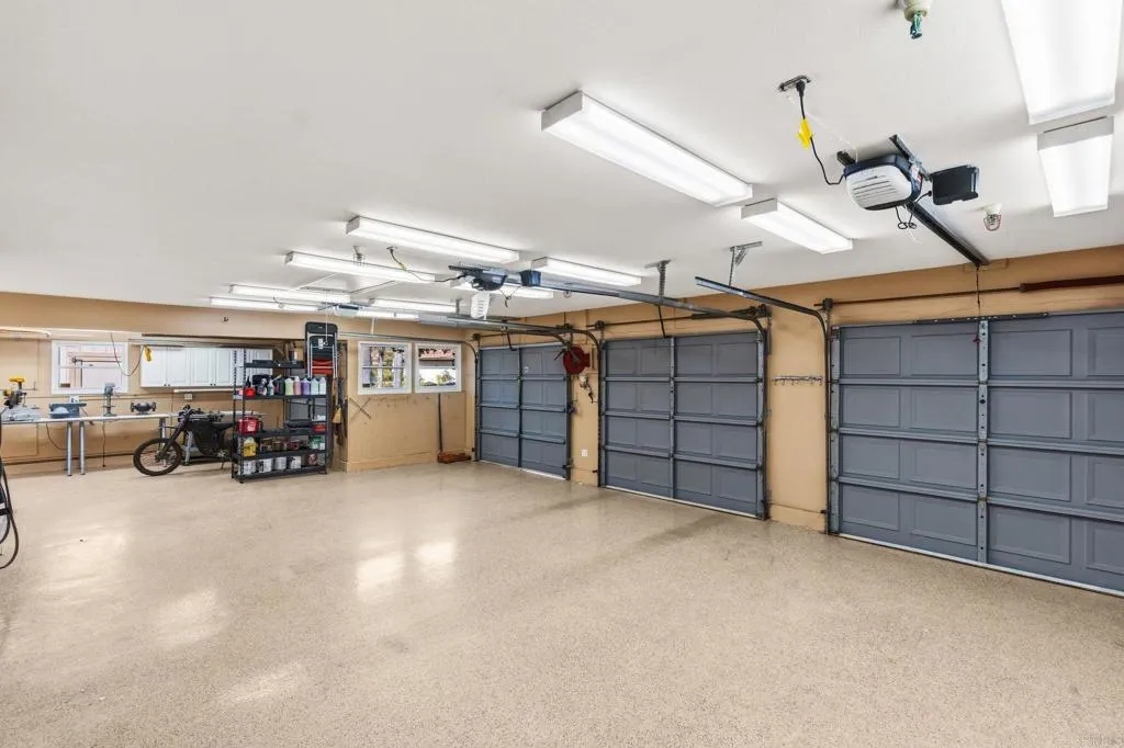 https://cdn.realtyfeed.com/cdn/127/307101270/51de52b570b24e448d5c854e4c1d4871.webp