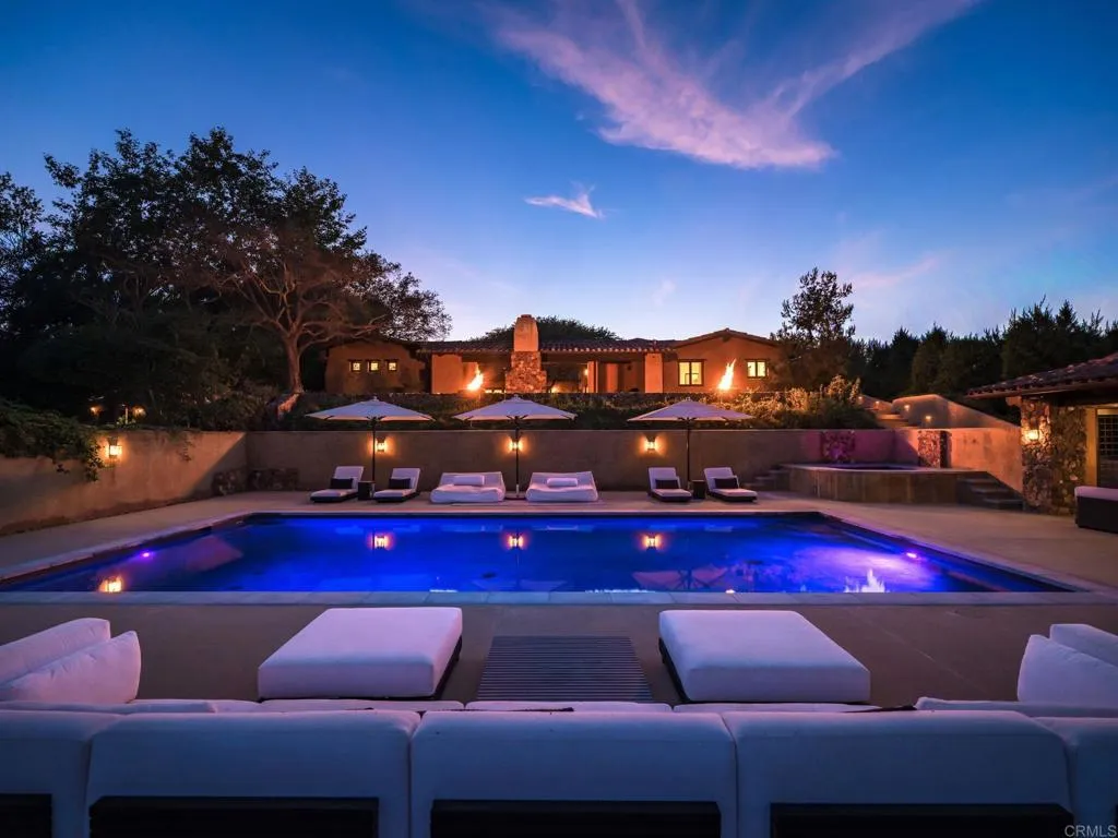 525 Sleeping Indian Rd, Oceanside, CA 92057