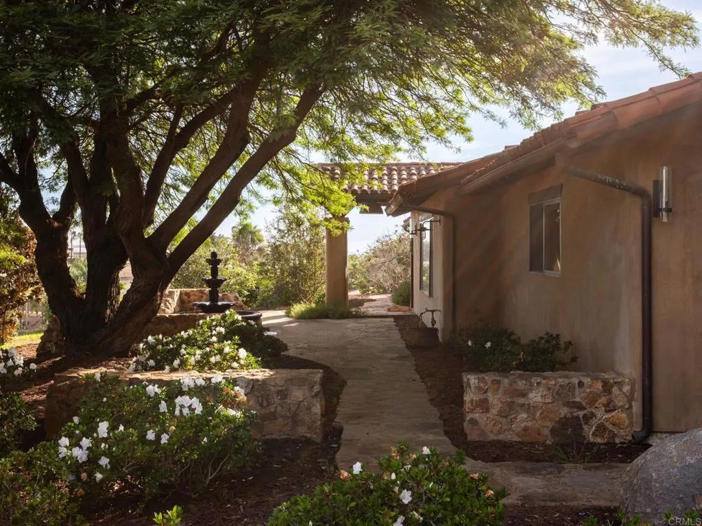 Secondary Residence Entrance