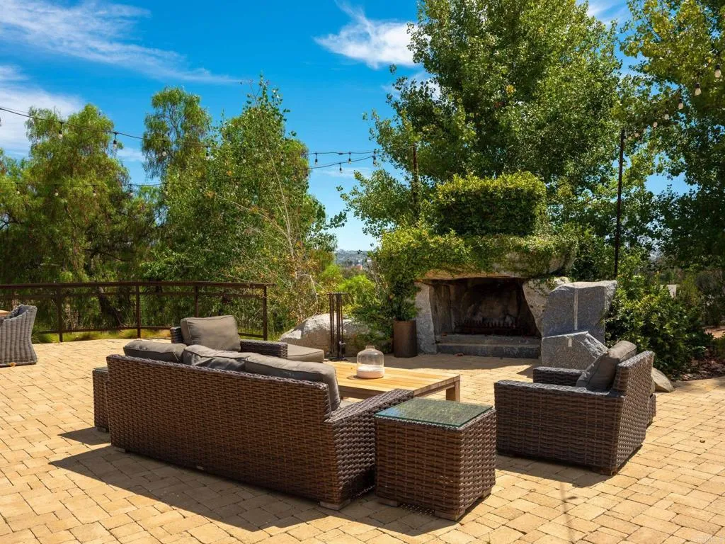 577 Sleeping Indian Rd, Oceanside, CA 92057 Outdoor Wood Burning Fireplace