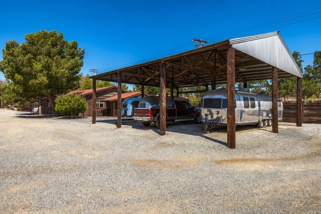 577 Sleeping Indian Rd, Oceanside, CA 92057 Covered RV/Airstream Parking
