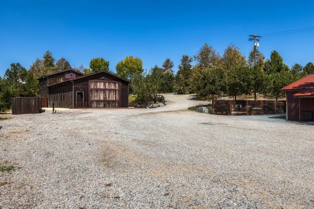577 Sleeping Indian Rd, Oceanside, CA 92057 Remodeled 2-Story Barn