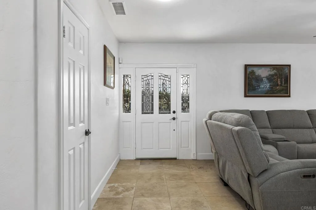 325 West Haverford, Ramona, CA 92065 325 West Haverford, Ramona, CA 92065