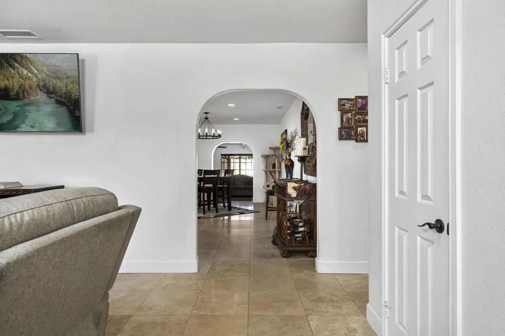 325 West Haverford, Ramona, CA 92065 325 West Haverford, Ramona, CA 92065