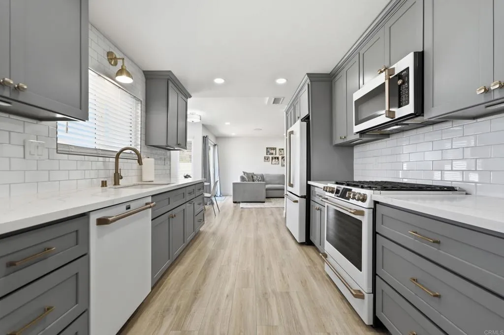 https://cdn.realtyfeed.com/cdn/127/307101411/2e0c0f8eef8cce303c8167bd2fdb5f89.webp