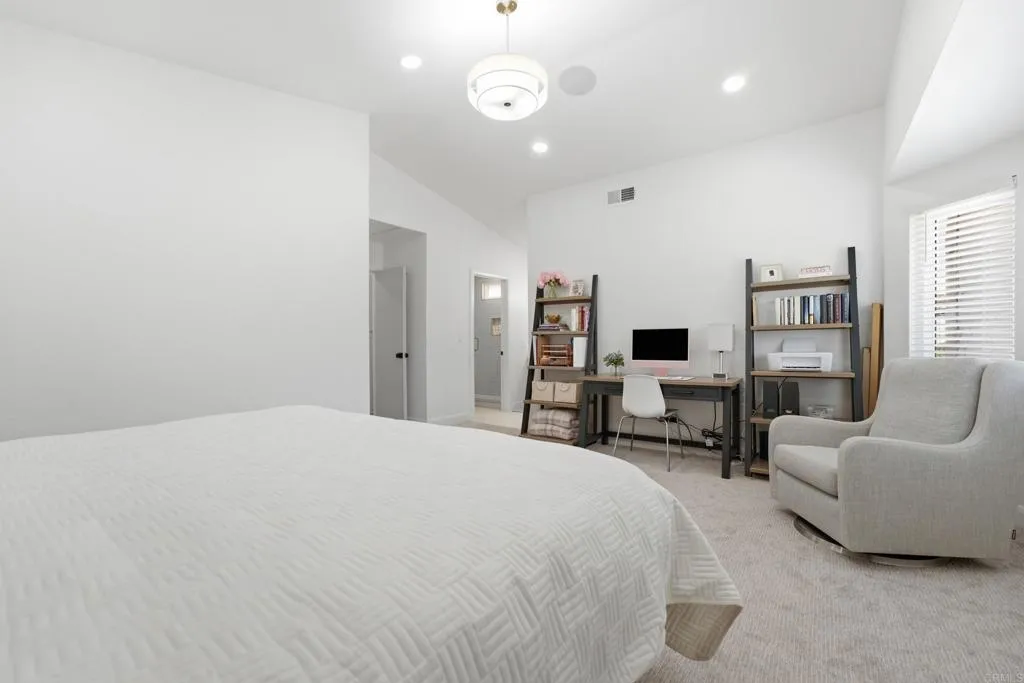 https://cdn.realtyfeed.com/cdn/127/307101411/7958ebbd1691b679ee49cf9eabe2700e.webp