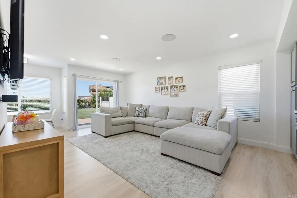 https://cdn.realtyfeed.com/cdn/127/307101411/9b89b7c4ec9ace9e11459ce113290cb9.webp