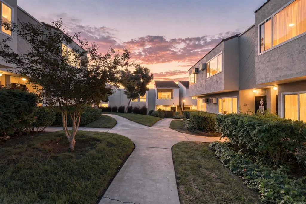 https://cdn.realtyfeed.com/cdn/127/307101664/347fff3bf1cc5db39cfcd9dad3fb3937.webp