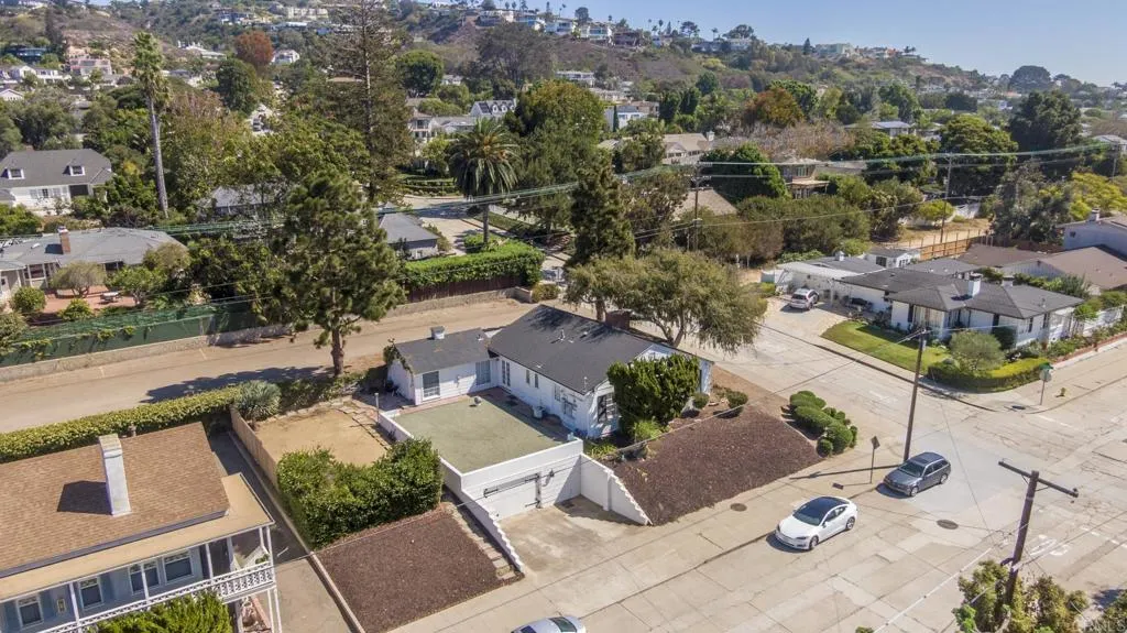 https://cdn.realtyfeed.com/cdn/127/307101758/2bbe25691fe48862d90a8541f8a78f7f.webp