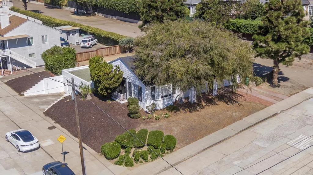 https://cdn.realtyfeed.com/cdn/127/307101758/6c24b4803e4be263696139926950416a.webp
