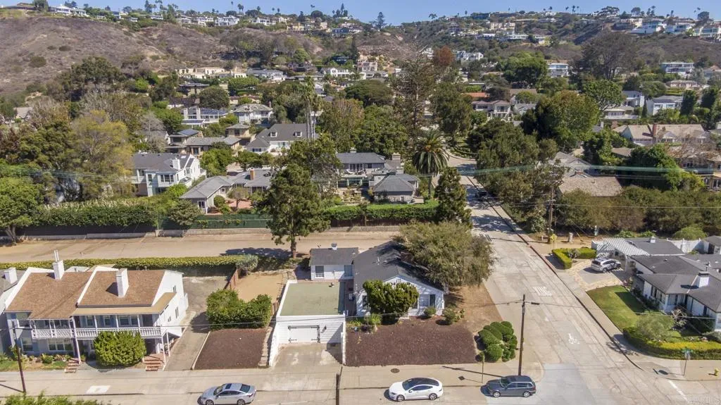 https://cdn.realtyfeed.com/cdn/127/307101758/94ff1f66e57c12bbf3d1abfed442e224.webp