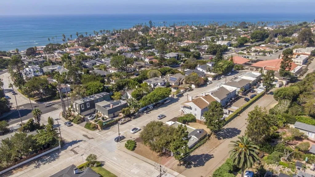 https://cdn.realtyfeed.com/cdn/127/307101758/b9bae3d8745112f16ef41b378ee9b802.webp