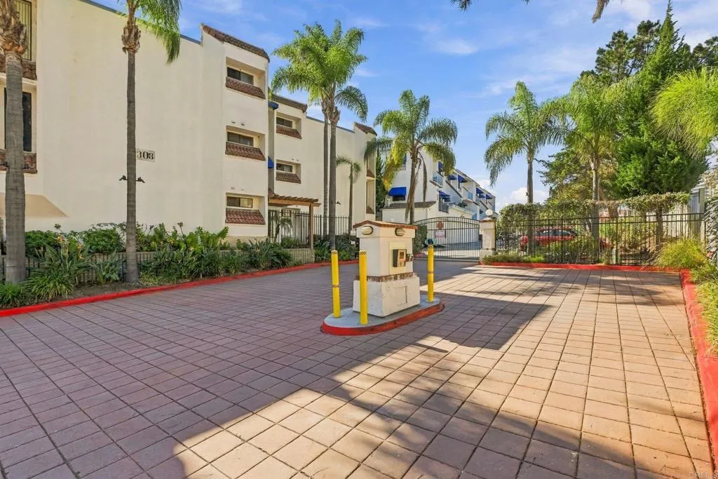 8310 Regents Road Unit 3h, San Diego, CA 92122 - Photo 3 of 27, San Diego, CA