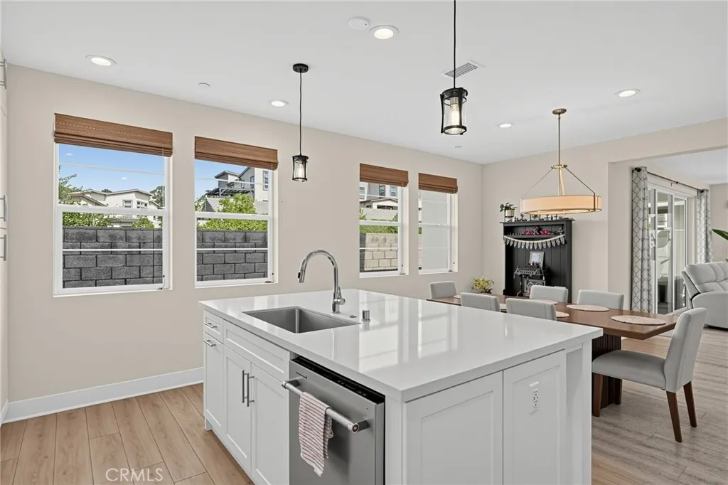 https://cdn.realtyfeed.com/cdn/127/307101797/6ae4563995b5433868926401e652d754.webp