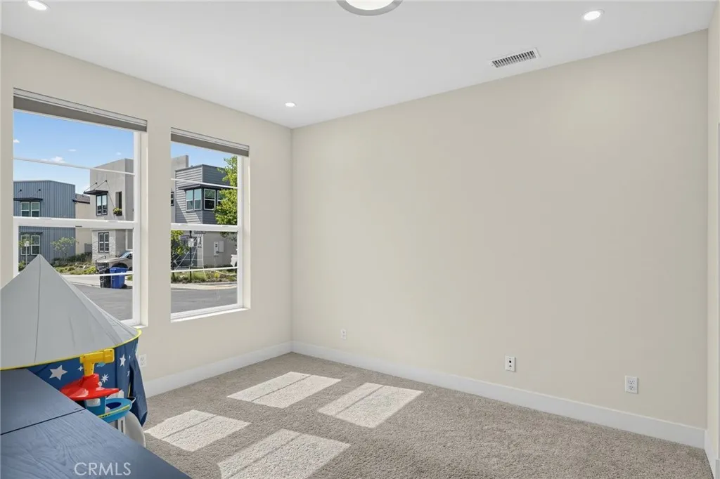https://cdn.realtyfeed.com/cdn/127/307101797/89b28cb700bc05b618bc7fcc513194cf.webp