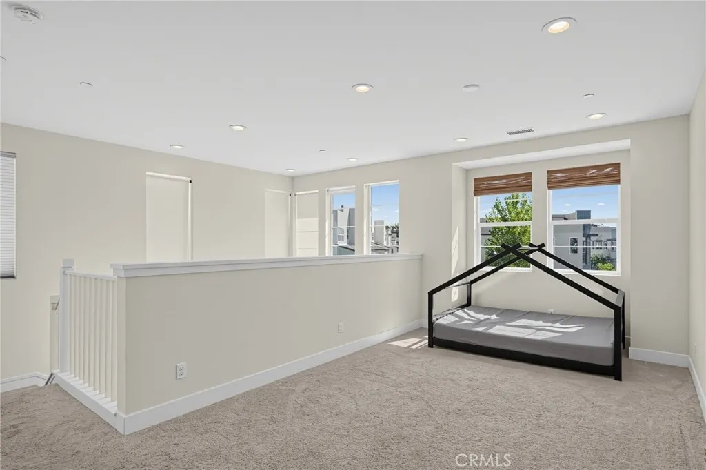 https://cdn.realtyfeed.com/cdn/127/307101797/9ca87d092c8151877ad6519ada70bced.webp