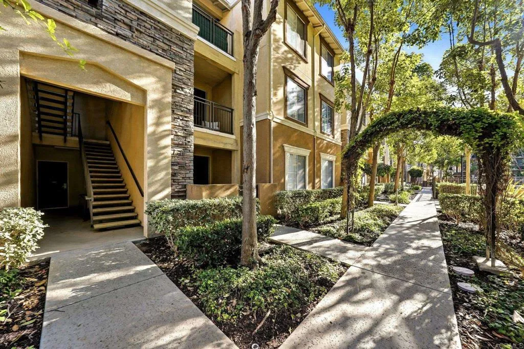 https://cdn.realtyfeed.com/cdn/127/307101849/98aed828d3dbf0466104bd68f9c0a344.webp