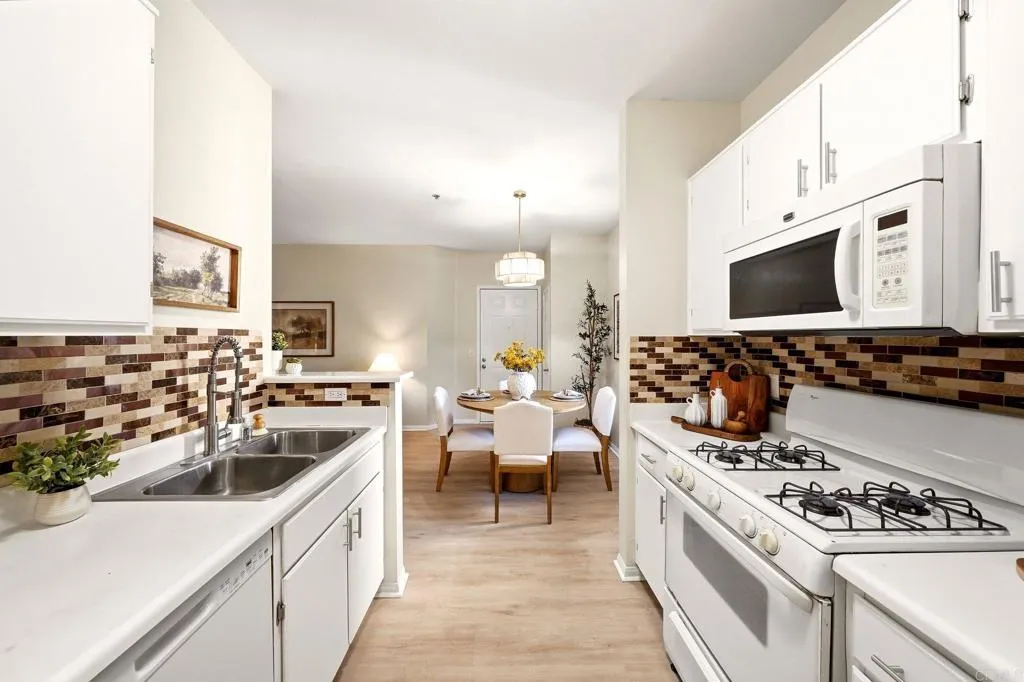 https://cdn.realtyfeed.com/cdn/127/307101849/cf885df5636b5449b62c041aee650cb6.webp