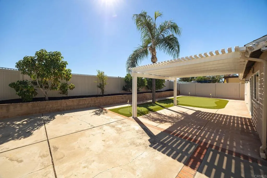 https://cdn.realtyfeed.com/cdn/127/307101915/9012bafc3832700274353f4ff6b98cb8.webp