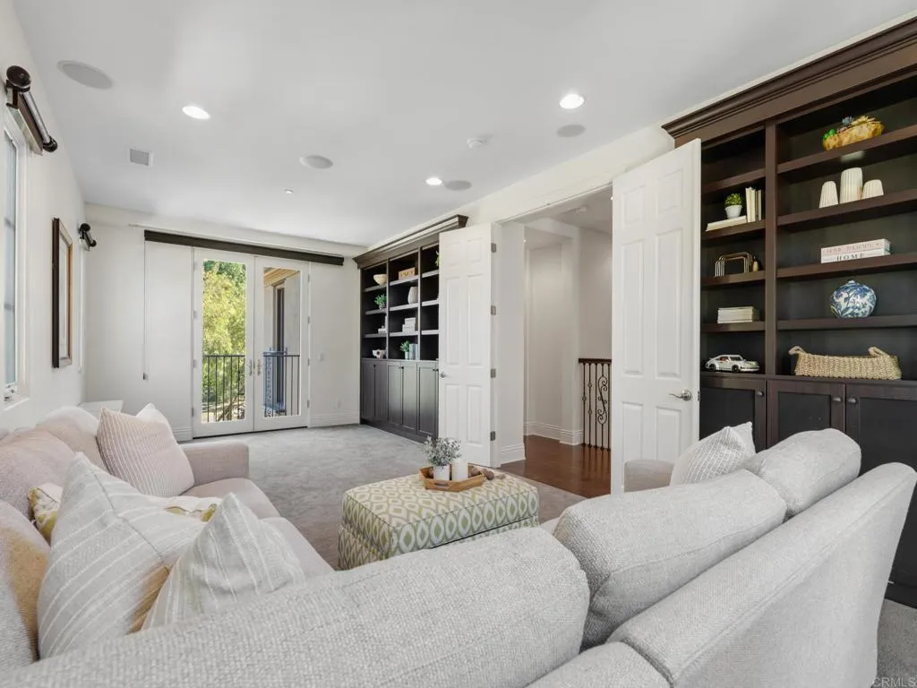 7947 High Time Ridge, San Diego, CA 92067 oversized loft