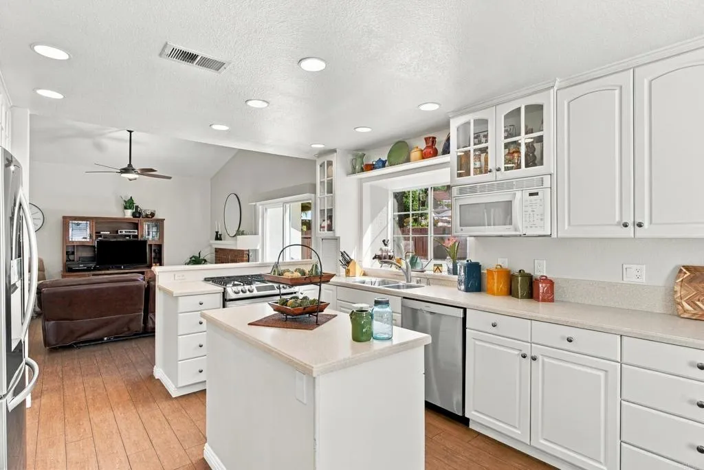 https://cdn.realtyfeed.com/cdn/127/307101937/74907716a7ccc7c1a12d4148bbd73990.webp