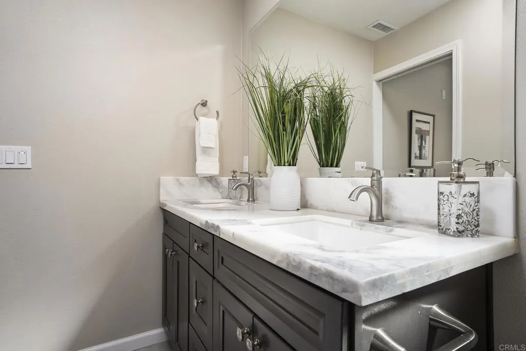 https://cdn.realtyfeed.com/cdn/127/307101986/1f627f9bbab82e42f989f04a65de57a5.webp