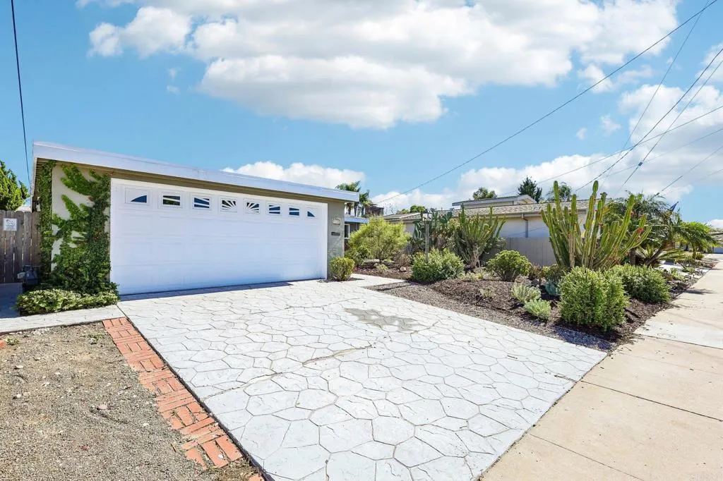https://cdn.realtyfeed.com/cdn/127/307101994/0189fb46faf9d8d625f768bc675c3f63.webp