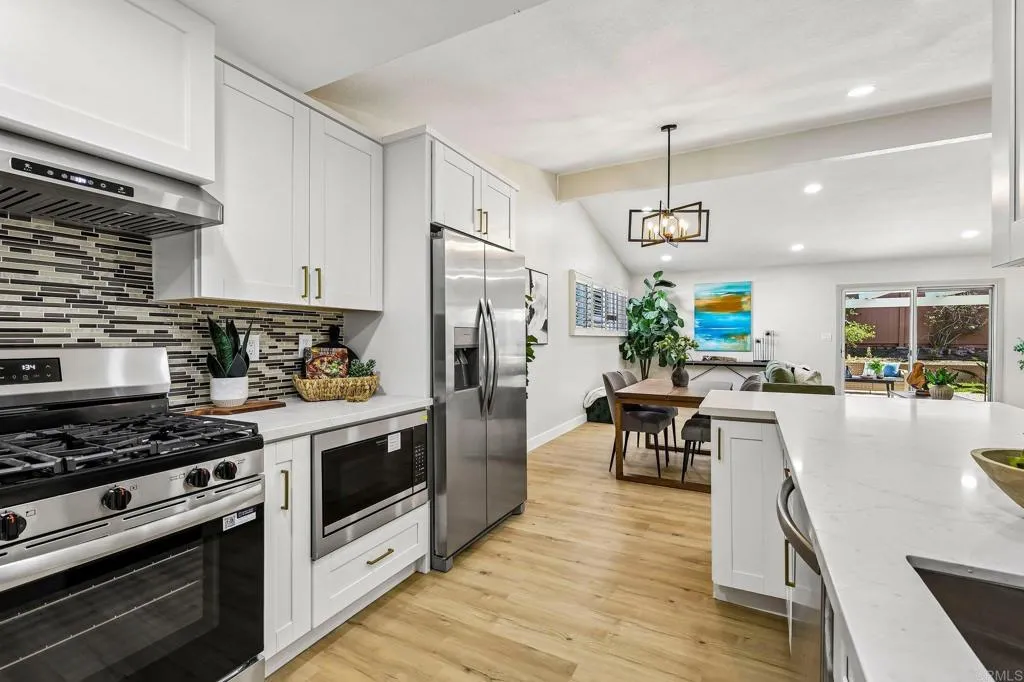 https://cdn.realtyfeed.com/cdn/127/307101994/08cae659d2544a5786e6e7127b9bff15.webp