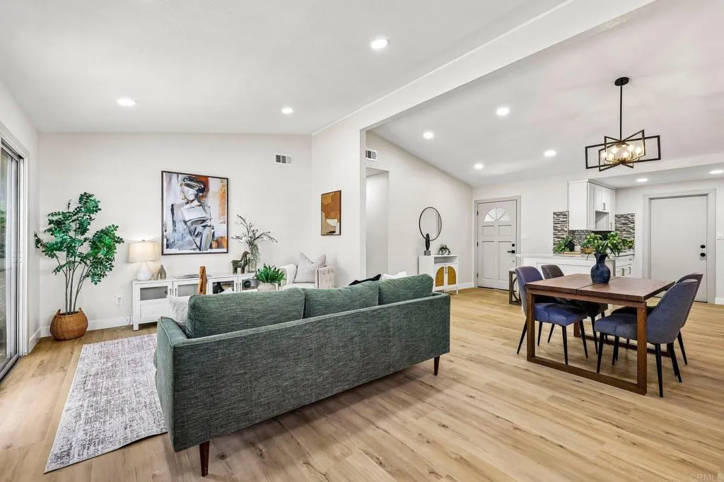https://cdn.realtyfeed.com/cdn/127/307101994/0d66be2df13143bb31ad3888d915240c.webp