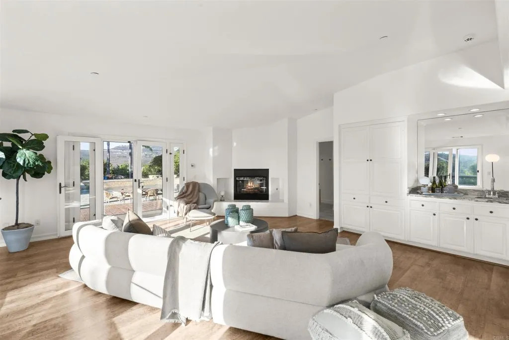 https://cdn.realtyfeed.com/cdn/127/307102051/49cdcf3f38fe8971d046b8da0aa83ff4.webp