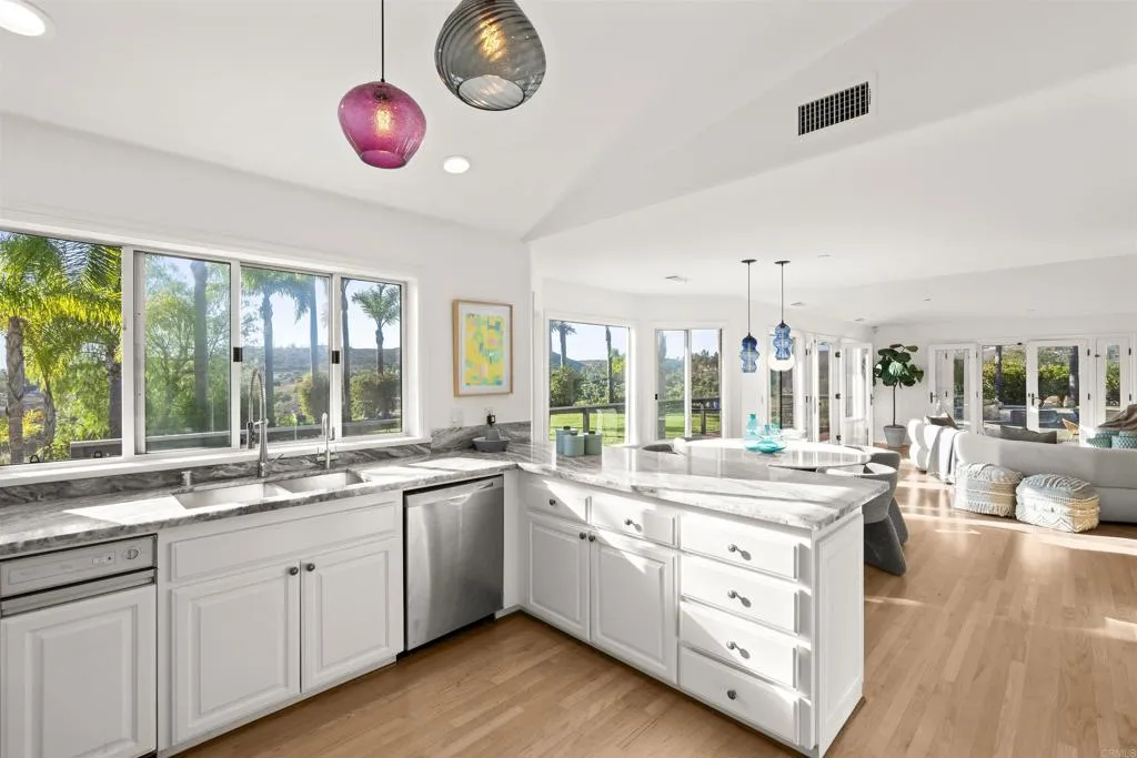 https://cdn.realtyfeed.com/cdn/127/307102051/4fec7bbf666ba848386b89e389fdb0b4.webp