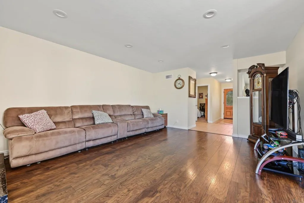 https://cdn.realtyfeed.com/cdn/127/307102107/b54bba18472c9f3cf76518de113bf84a.webp