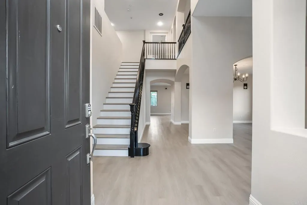 https://cdn.realtyfeed.com/cdn/127/307102136/c7e0c2d37e7425e4ae0d6e50eee08235.webp