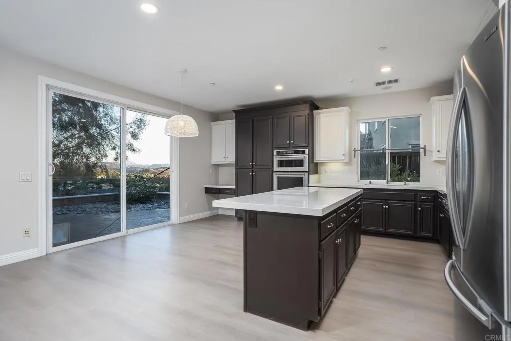 https://cdn.realtyfeed.com/cdn/127/307102136/e750adbfc8423bb9d97edc0acddda2d8.webp