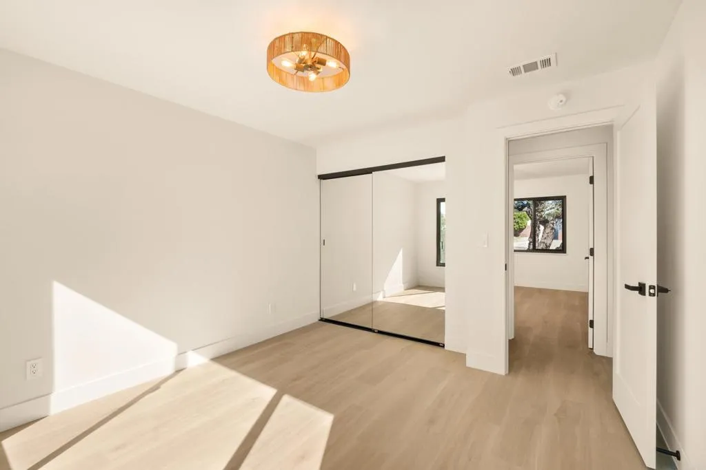 https://cdn.realtyfeed.com/cdn/127/307102206/33b2ddcc120ca6f1a7f88f4858fabb85.webp