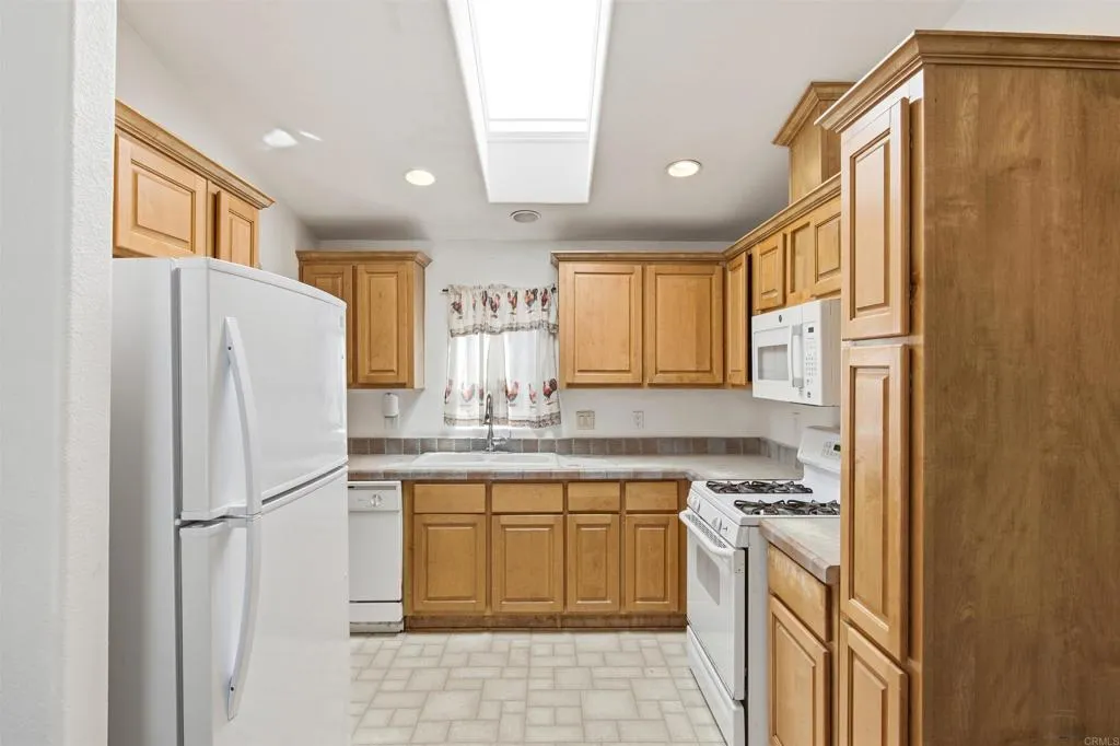 https://cdn.realtyfeed.com/cdn/127/307102307/1a6fef43b08116789c4b1636ed684b5a.webp