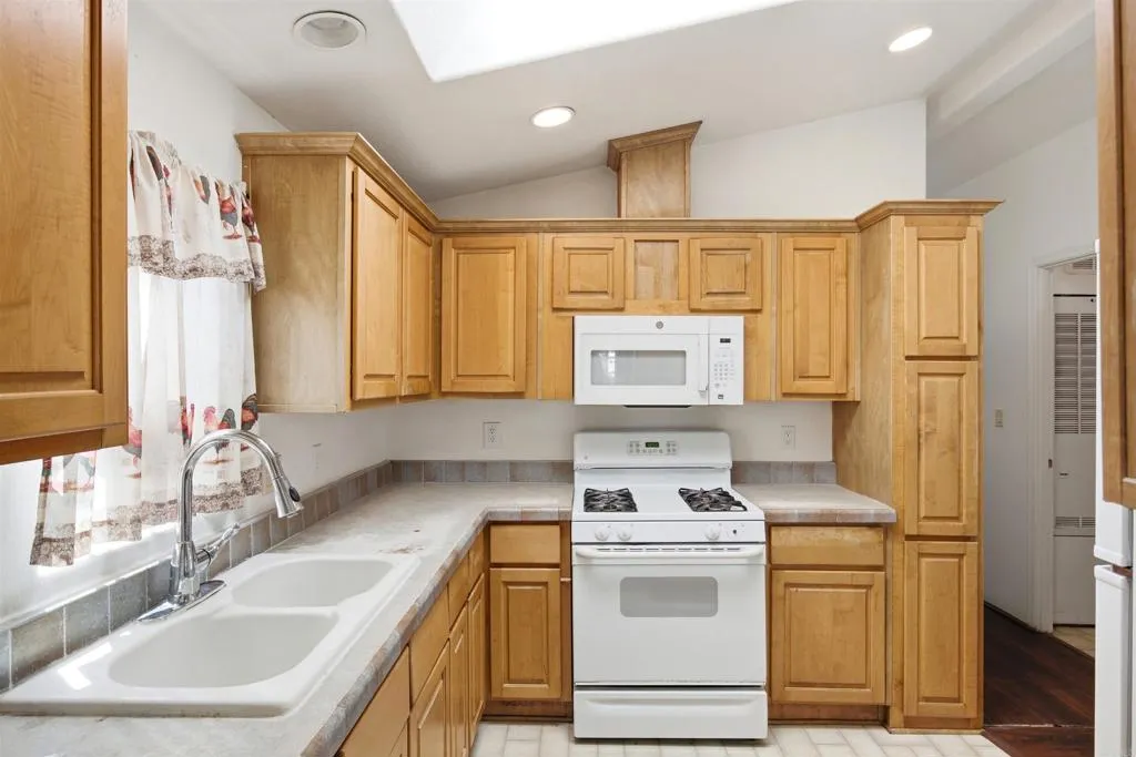 https://cdn.realtyfeed.com/cdn/127/307102307/b275d88b32b9a4e9d29e805ec8380f83.webp